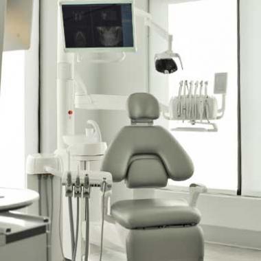 Aeir Dental | Top Dental Clinic in SW Calgary | Dentist Chair